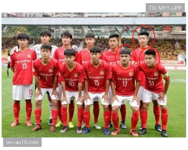 “国米新星埃斯波西托：19岁前锋的欧冠突破之旅”